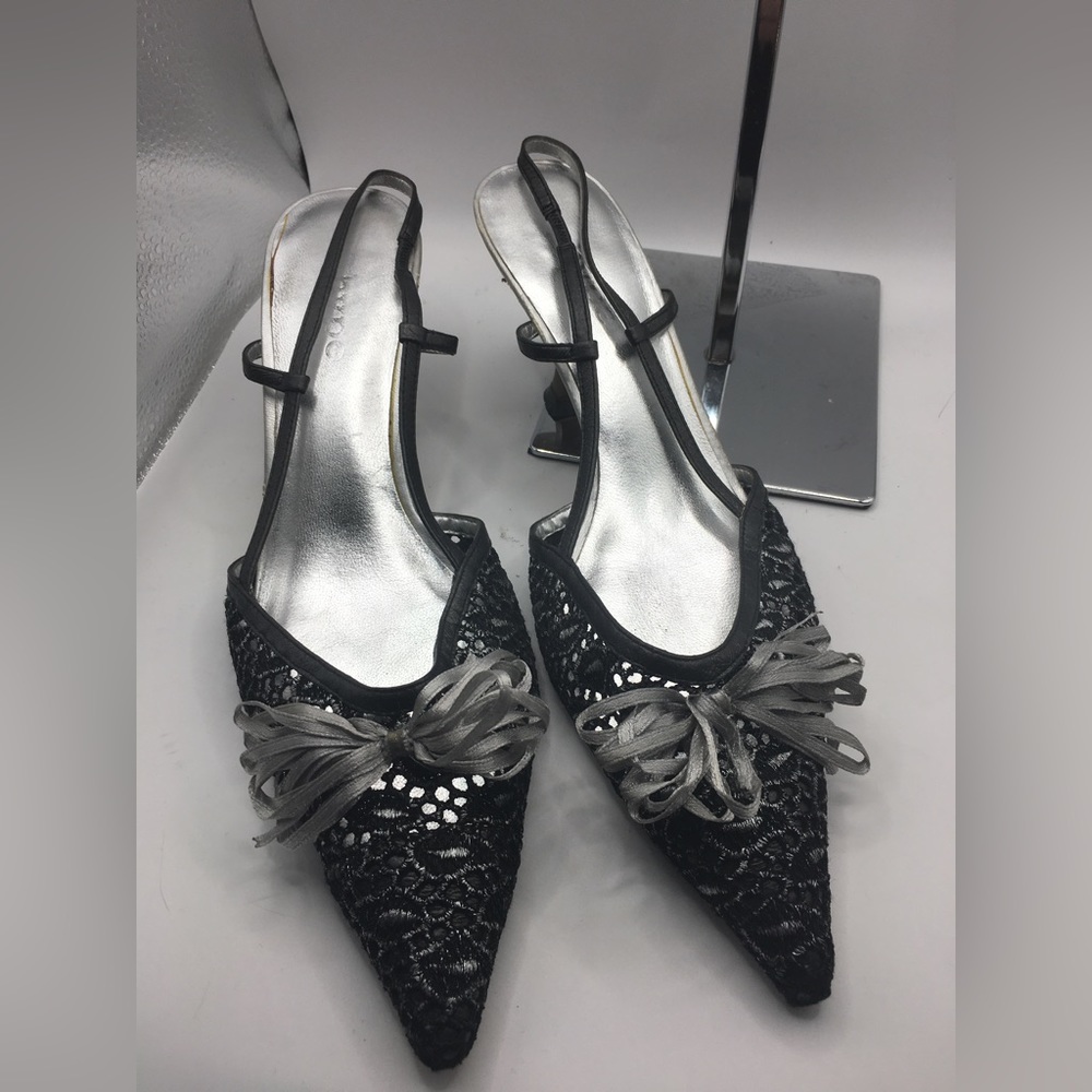 Pointed Toe Short Heel w/ Bow